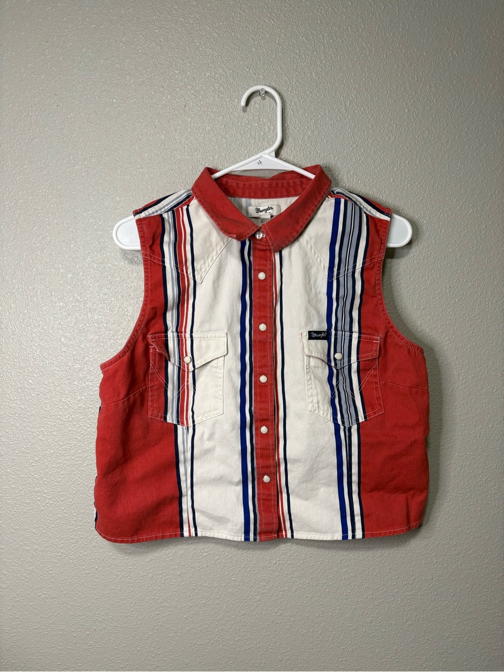 Wrangler Retro Brushpopper Stripe Slim Crop Snap Tank Western Red White Blue L